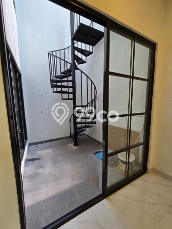 Rumah Luxury Modern Tanpa Renovasi di BSD City Tangerang Rumah Luxury Modern Tanpa Renovasi di BSD City Tangerang