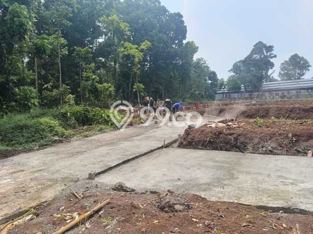Kavling Tanah Dijual di Gunung Pati, Semarang, Luas 120m2 Area Strategis Kavling Tanah Dijual di Gunung Pati, Semarang, Luas 120m2 Area Strategis