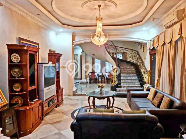 Rumah Elit Modern Tanpa Renovasi di Rawamangun Jakarta Timur Rumah Elit Modern Tanpa Renovasi di Rawamangun Jakarta Timur