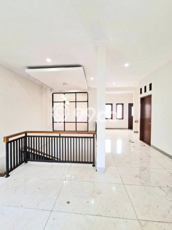 Ready to Use! Premium House LT 129m2 Desain Elegan di Rawamangun Ready to Use! Premium House LT 129m2 Desain Elegan di Rawamangun
