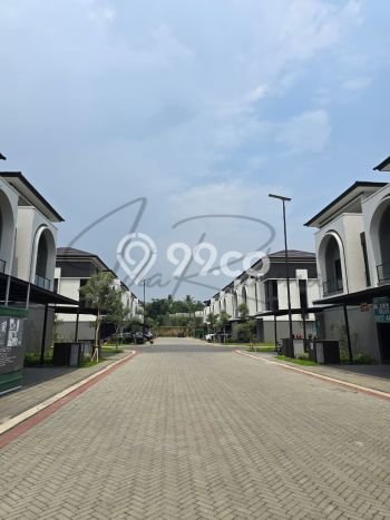 Jual Rumah Luas Elegan Dengan View Eksklusif di BSD City, Tangerang Jual Rumah Luas Elegan Dengan View Eksklusif di BSD City, Tangerang
