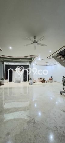 Rumah Elit Modern Tanpa Renovasi di Rempoa Tangerang Selatan Rumah Elit Modern Tanpa Renovasi di Rempoa Tangerang Selatan