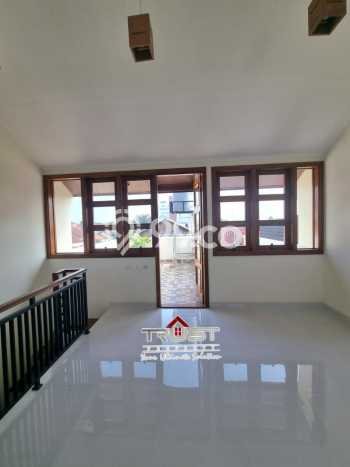 For Sale Rumah 4 Kamar Lokasi Ideal Bagus dan Strategis di Ciputat For Sale Rumah 4 Kamar Lokasi Ideal Bagus dan Strategis di Ciputat