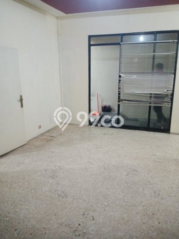 Lokasi strategis! Rumah siap pakai dikontrakkan di Tebet LB 200m2 Lokasi strategis! Rumah siap pakai dikontrakkan di Tebet LB 200m2