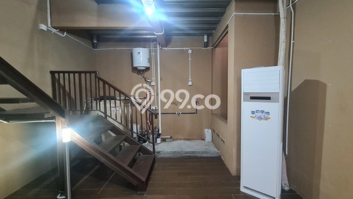 Unit Ruko disewakan di Cengkareng Jakarta Barat dengan LT 68m2 / LB 300m2 Unit Ruko disewakan di Cengkareng Jakarta Barat dengan LT 68m2 / LB 300m2