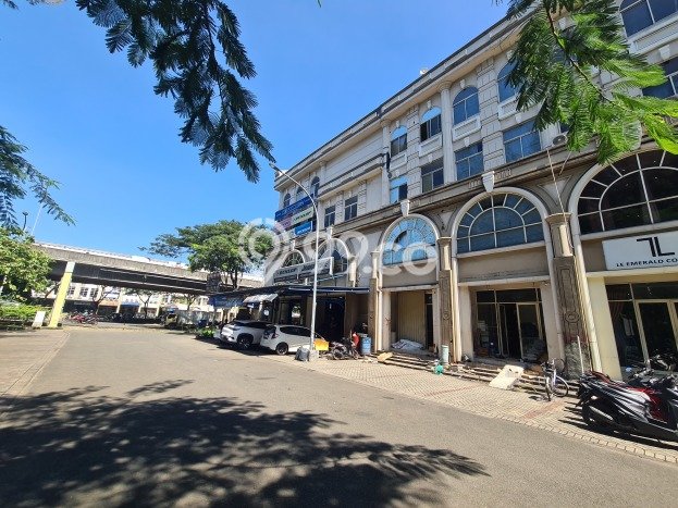 Ruko Dijual di Jakarta Barat LT 135m2 & LB 475m2 Lokasi Terbaik! Ruko Dijual di Jakarta Barat LT 135m2 & LB 475m2 Lokasi Terbaik!
