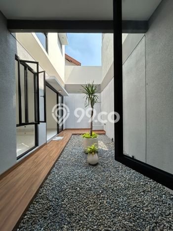 Rumah Elit LB 140m2 Siap Pakai Desain Elegan di Bintaro, Tangerang Selatan Rumah Elit LB 140m2 Siap Pakai Desain Elegan di Bintaro, Tangerang Selatan