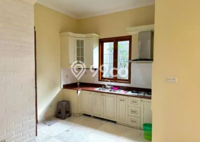 Rumah Nyaman di Pangkalan Jati, Depok, LT 275m² LB 200m² Rumah Nyaman di Pangkalan Jati, Depok, LT 275m² LB 200m²