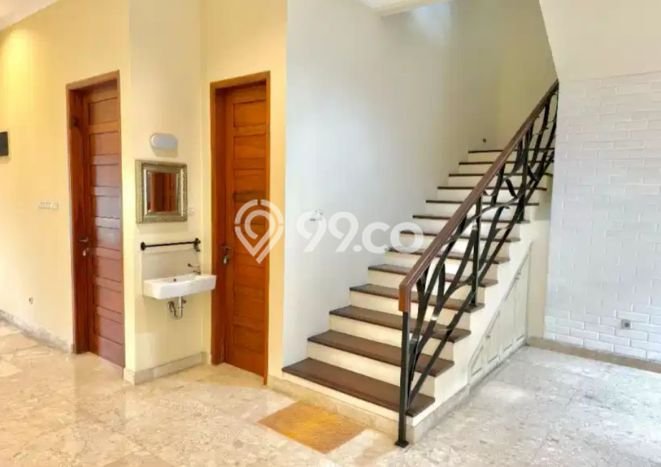 Rumah Nyaman di Pangkalan Jati, Depok, LT 275m² LB 200m² Rumah Nyaman di Pangkalan Jati, Depok, LT 275m² LB 200m²