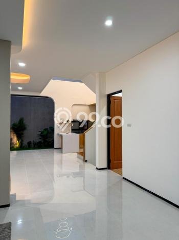 Rumah kawasan BSD, Tangerang, LT 240m² LB 320m² Rumah kawasan BSD, Tangerang, LT 240m² LB 320m²