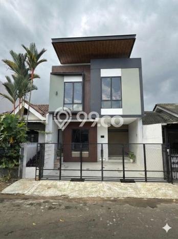 For Sale Rumah 4 Kamar Lokasi Ideal Nyaman dan Strategis di BSD For Sale Rumah 4 Kamar Lokasi Ideal Nyaman dan Strategis di BSD