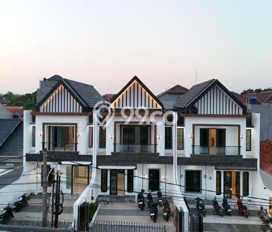 Siap Huni Rumah Mewah 3 Kamar di Jagakarsa Dekat ke Mana Pun Siap Huni Rumah Mewah 3 Kamar di Jagakarsa Dekat ke Mana Pun