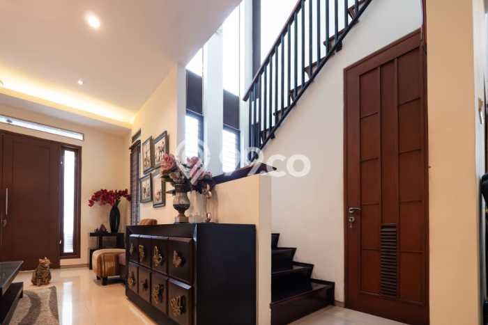 Rumah Mewah LB 320m2 Siap Pakai Desain Elegan di Bintaro, Tangerang Selatan Rumah Mewah LB 320m2 Siap Pakai Desain Elegan di Bintaro, Tangerang Selatan