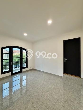 Rumah Mewah Dijual LT 240m2 di BSD, Tangerang Selatan Rumah Mewah Dijual LT 240m2 di BSD, Tangerang Selatan