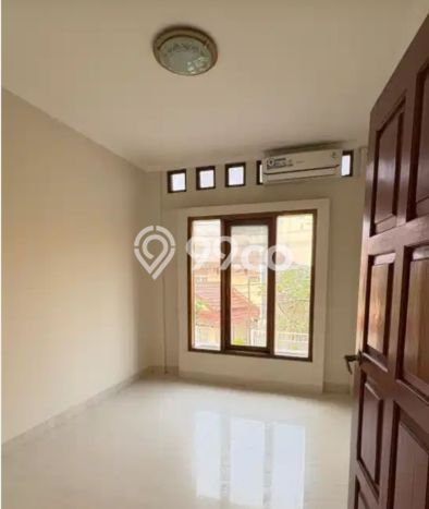 Rumah 3 KT 3 KM Luas Tanah 135m², LB 170m² di Bintaro, Tangerang Selatan Rumah 3 KT 3 KM Luas Tanah 135m², LB 170m² di Bintaro, Tangerang Selatan