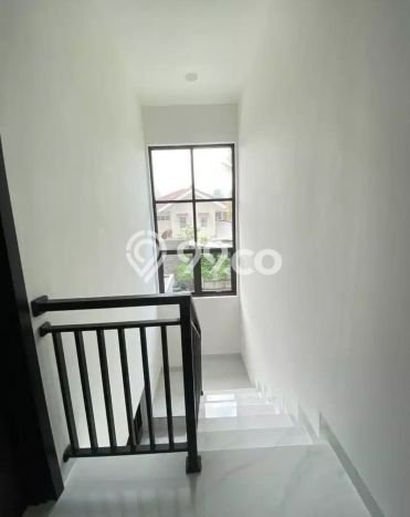 Rumah Mewah Siap Huni LT 204m2 di BSD, Tangerang Selatan Rumah Mewah Siap Huni LT 204m2 di BSD, Tangerang Selatan