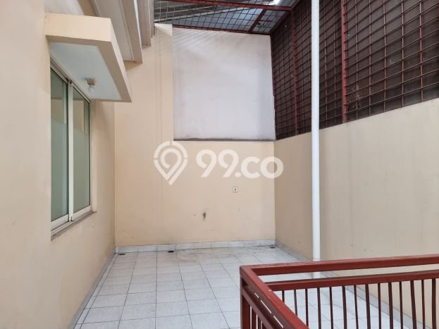 Disewakan! Rumah 5 Kamar Tidur &
3 Kamar Mandi di Puri Mansion, Jakarta Barat Disewakan! Rumah 5 Kamar Tidur &
3 Kamar Mandi di Puri Mansion, Jakarta Barat