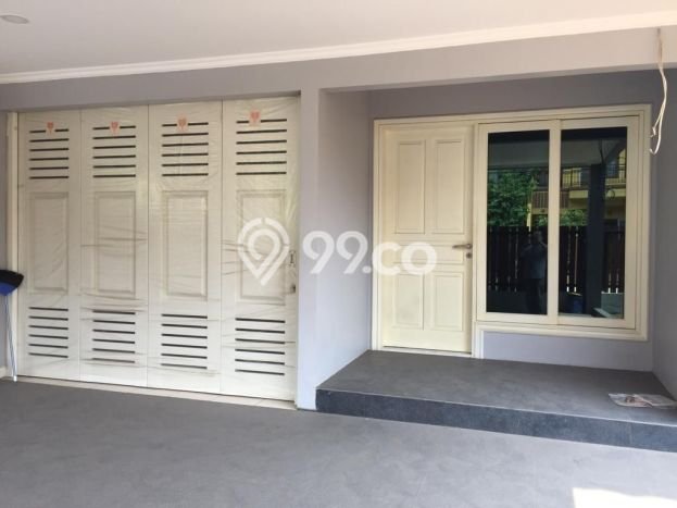 Hunian Mewah LB 310m2 Siap Huni Desain Elegan di Taman Surya, Jakarta Barat Hunian Mewah LB 310m2 Siap Huni Desain Elegan di Taman Surya, Jakarta Barat