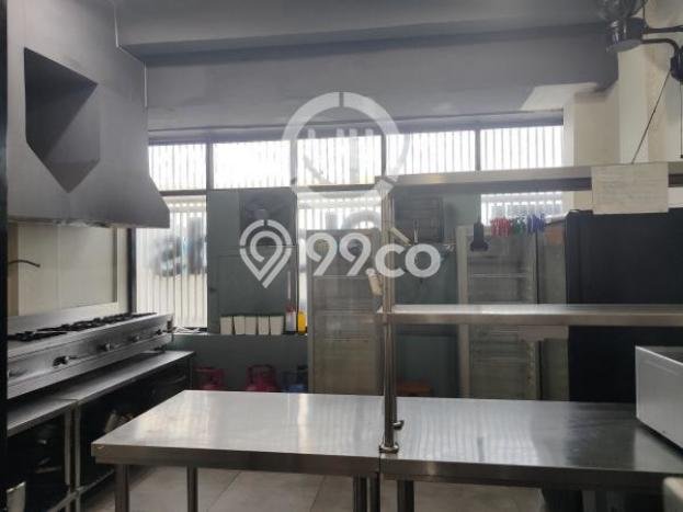 Ruko Komersial Disewakan di Kelapa Gading Jakarta Utara Luas 72m2 Ruko Komersial Disewakan di Kelapa Gading Jakarta Utara Luas 72m2