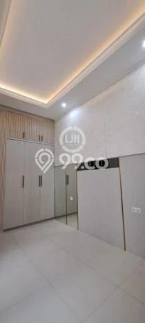 Lokasi terbaik! Rumah siap huni disewakan di Kelapa Gading LB 0m2 Lokasi terbaik! Rumah siap huni disewakan di Kelapa Gading LB 0m2