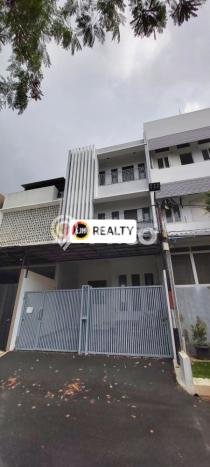 Rumah 5 Kamar Akses Transportasi Umum di Kelapa Gading, Jakarta Utara Rumah 5 Kamar Akses Transportasi Umum di Kelapa Gading, Jakarta Utara