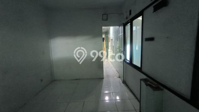 Gudang Disewakan di Cengkareng, Luas 360m2m², Kawasan Strategis, Siap Usaha Gudang Disewakan di Cengkareng, Luas 360m2m², Kawasan Strategis, Siap Usaha