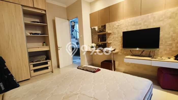 Rumah Elit Modern Tanpa Renovasi di Grand Wisata Bekasi Rumah Elit Modern Tanpa Renovasi di Grand Wisata Bekasi