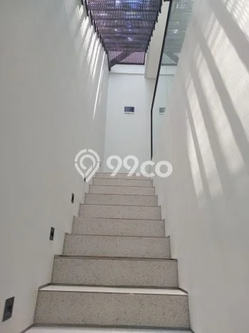Rumah Mewah Siap Huni LT 100m2 di Jagakarsa, Jakarta Selatan Rumah Mewah Siap Huni LT 100m2 di Jagakarsa, Jakarta Selatan