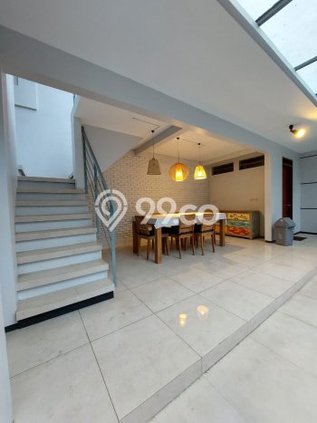 Rumah Elit Modern Tanpa Renovasi di Pondok Indah Jakarta Selatan Rumah Elit Modern Tanpa Renovasi di Pondok Indah Jakarta Selatan