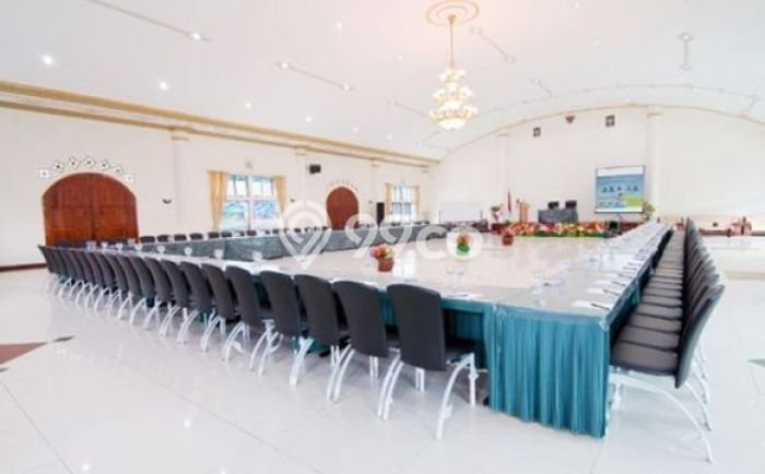 LOKASI STRATEGIS! Hotel Kawasan Cipanas, Luas 10000m2m², Area Bisnis, Jalan Utama LOKASI STRATEGIS! Hotel Kawasan Cipanas, Luas 10000m2m², Area Bisnis, Jalan Utama