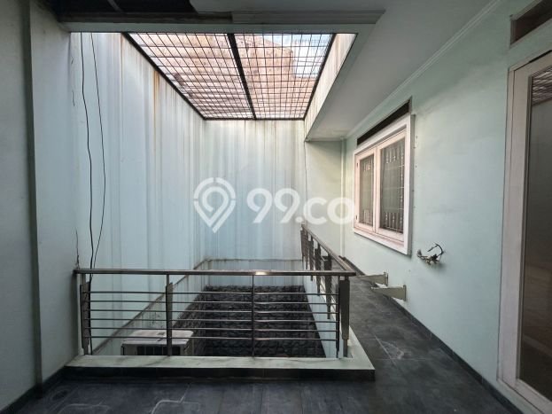 Dijual Rumah Luas Elegan Dengan View Cantik di Tomang, Jakarta Barat Dijual Rumah Luas Elegan Dengan View Cantik di Tomang, Jakarta Barat