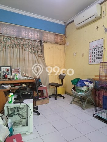 Rumah Luas Asri 3 KT Siap Pakai di Slipi Jakarta Barat Rumah Luas Asri 3 KT Siap Pakai di Slipi Jakarta Barat
