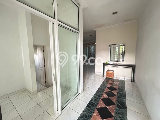 Dijual Rumah Luas Elegan Dengan View Cantik di Tomang, Jakarta Barat Dijual Rumah Luas Elegan Dengan View Cantik di Tomang, Jakarta Barat