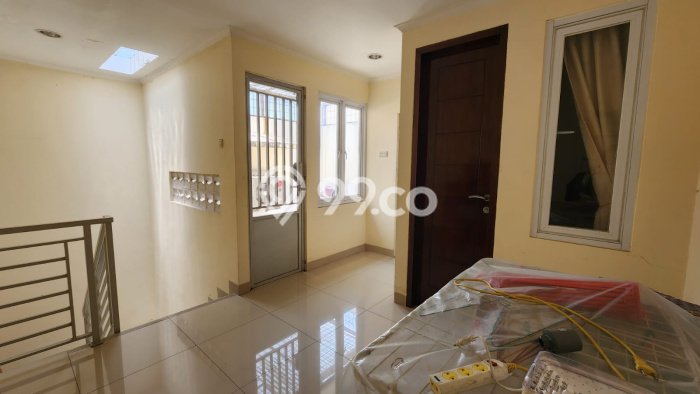 For Sale Hunian Rumah Terawat 3 Kamar di Tanjung Duren, Jakarta Barat For Sale Hunian Rumah Terawat 3 Kamar di Tanjung Duren, Jakarta Barat