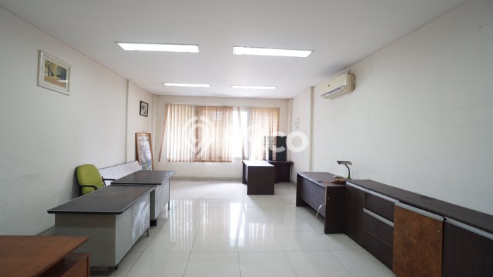 Unit Ruko Dijual di Jakarta Pusat LT 54m2 & LB 150m2 Unit Ruko Dijual di Jakarta Pusat LT 54m2 & LB 150m2