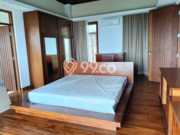 Vila Strategis di , Dimensi 380m2m², Lingkungan Nyaman untuk Anda Vila Strategis di , Dimensi 380m2m², Lingkungan Nyaman untuk Anda