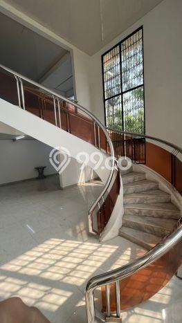 Rumah Mewah LB 720m2 Siap Pakai Desain Elegan di Sunter, Jakarta Utara Rumah Mewah LB 720m2 Siap Pakai Desain Elegan di Sunter, Jakarta Utara