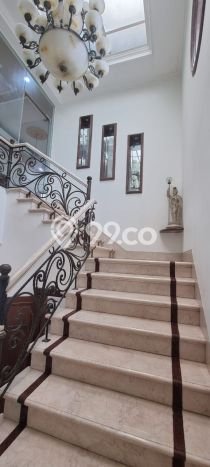 For Sale! Luxury House LT 274m2 Desain Modern di Puri Indah For Sale! Luxury House LT 274m2 Desain Modern di Puri Indah