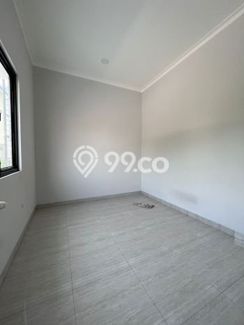 Rumah Luas Asri 3 KT Siap Pakai di Meruya Jakarta Barat Rumah Luas Asri 3 KT Siap Pakai di Meruya Jakarta Barat