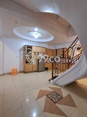 Rumah Elit LB 250m2 Siap Pakai Desain Elegan di Pos Pengumben, Jakarta Barat Rumah Elit LB 250m2 Siap Pakai Desain Elegan di Pos Pengumben, Jakarta Barat