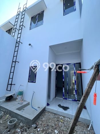Rumah Luas Asri 3 KT Siap Pakai di Meruya Jakarta Barat Rumah Luas Asri 3 KT Siap Pakai di Meruya Jakarta Barat