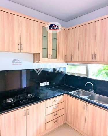 Ready to Use! Luxury House LT 238m2 Desain Elegan di Permata Buana Ready to Use! Luxury House LT 238m2 Desain Elegan di Permata Buana