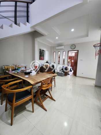 Ready to Use! Luxury House LT 140m2 Desain Modern di Puri Indah Ready to Use! Luxury House LT 140m2 Desain Modern di Puri Indah