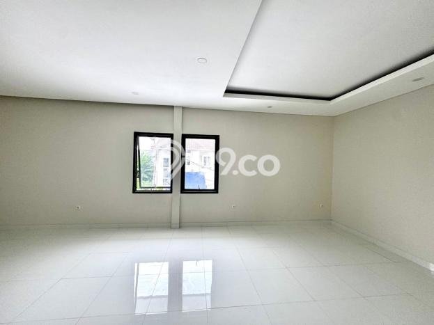 Rumah Luas Asri 2 KT Siap Pakai di Villa Meruya Jakarta Barat Rumah Luas Asri 2 KT Siap Pakai di Villa Meruya Jakarta Barat