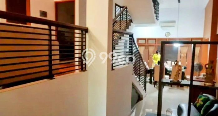 Jual Rumah Luas Elegan Dengan View Eksklusif di Puri Indah, Jakarta Barat Jual Rumah Luas Elegan Dengan View Eksklusif di Puri Indah, Jakarta Barat