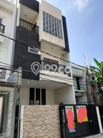 Rumah Mewah LB 250m2 Siap Huni Desain Elegan di Taman Ratu, Jakarta Barat Rumah Mewah LB 250m2 Siap Huni Desain Elegan di Taman Ratu, Jakarta Barat