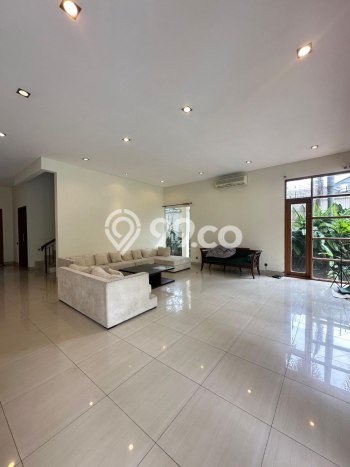 Rumah Mewah LB 388m2 Siap Huni Desain Elegan di Kemang, Jakarta Selatan Rumah Mewah LB 388m2 Siap Huni Desain Elegan di Kemang, Jakarta Selatan