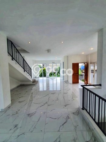 Rumah Eksklusif Siap Huni LT 193m2 di Kebayoran Lama, Jakarta Selatan Rumah Eksklusif Siap Huni LT 193m2 di Kebayoran Lama, Jakarta Selatan
