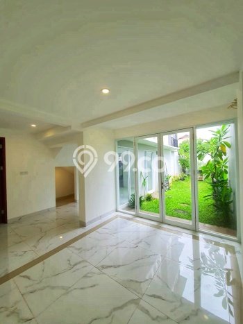 Rumah Eksklusif Siap Huni LT 193m2 di Kebayoran Lama, Jakarta Selatan Rumah Eksklusif Siap Huni LT 193m2 di Kebayoran Lama, Jakarta Selatan