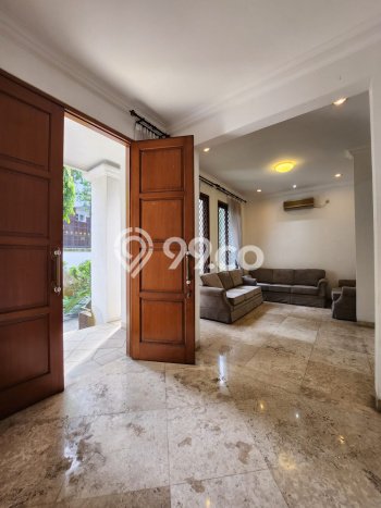Hunian Mewah LB 500m2 Siap Pakai Desain Elegan di Simprug, Jakarta Selatan Hunian Mewah LB 500m2 Siap Pakai Desain Elegan di Simprug, Jakarta Selatan